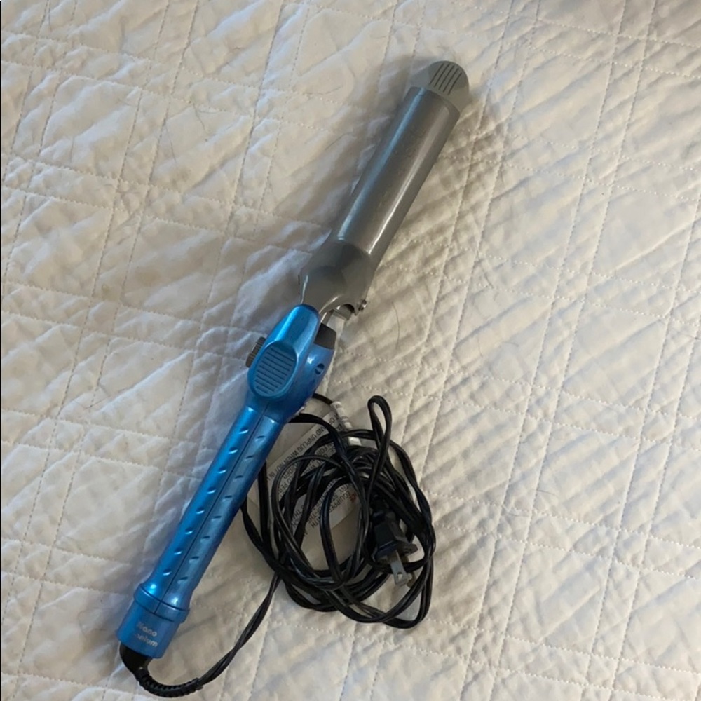 BaByliss PRO 1.5” curling iron